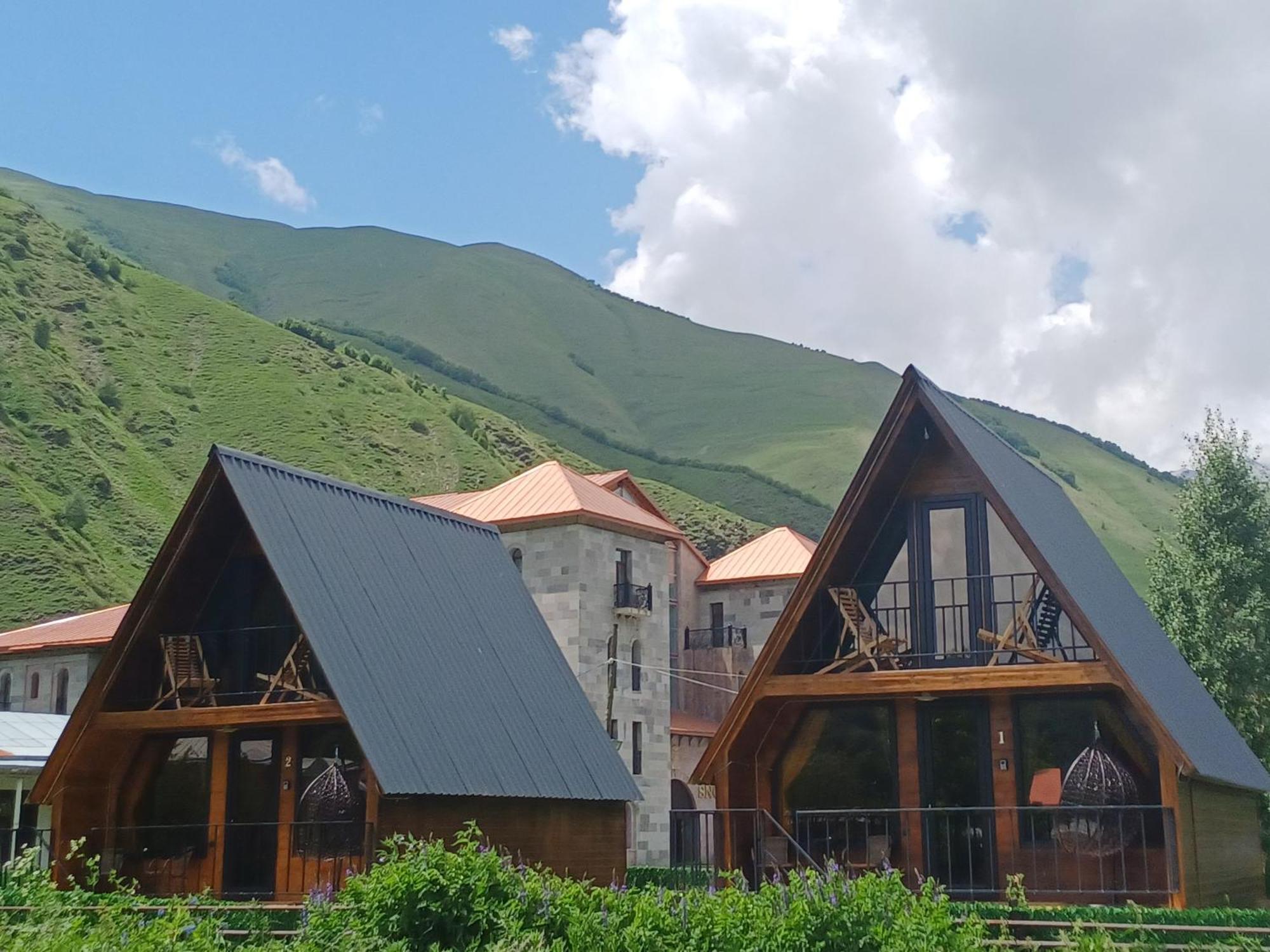 Panorama Cottages In Sno Cameră foto